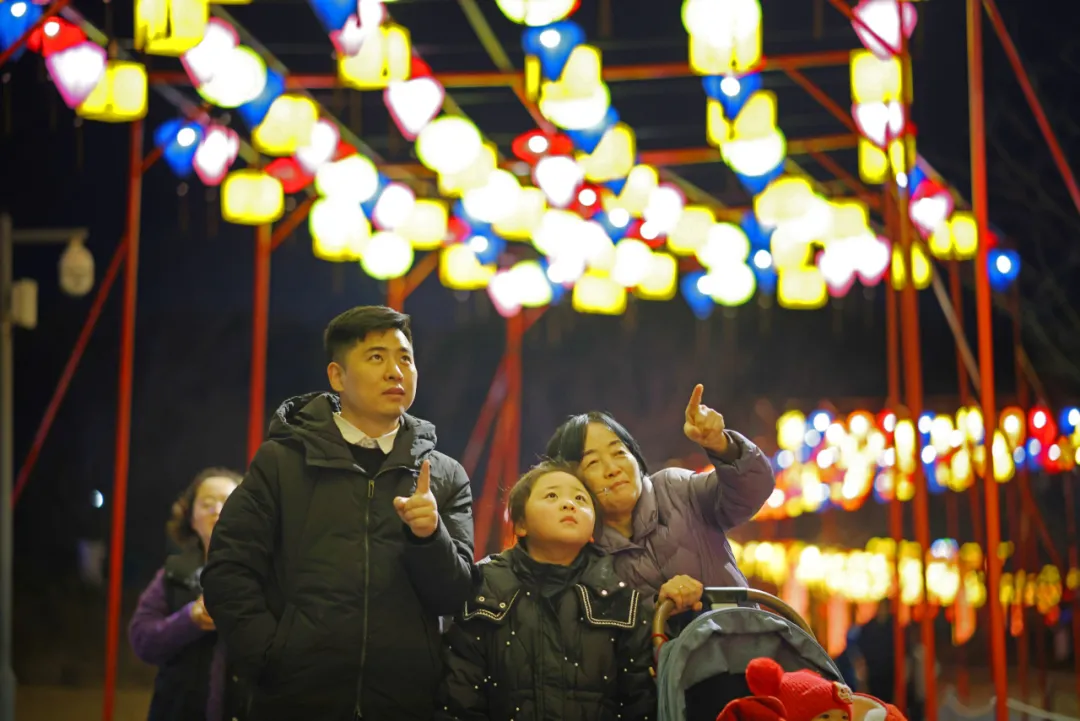 又上央视啦！央视新闻“春近年味浓”专场直播聚焦奇幻谷，共迎非遗年！